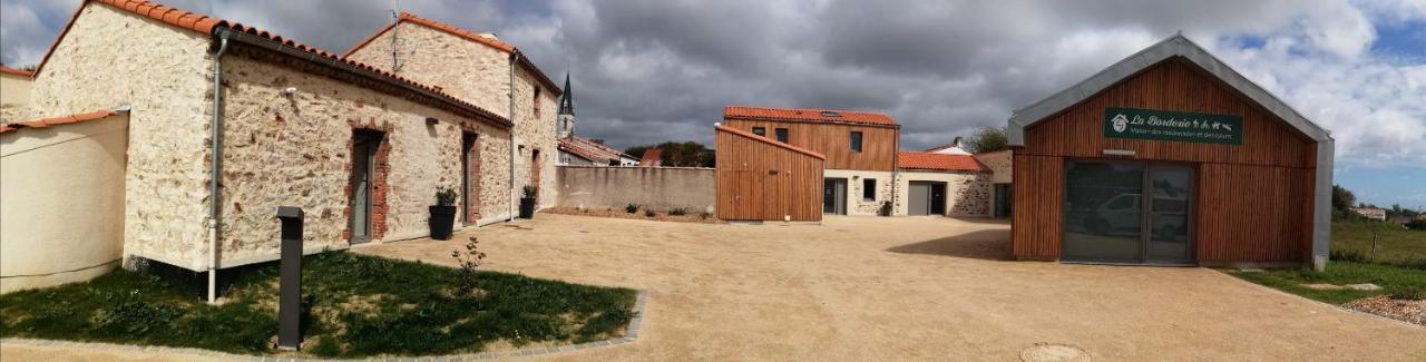 La Borderie - Maison Des Randonnees - Gite Etape - Gite De Groupe Vairé Kültér fotó